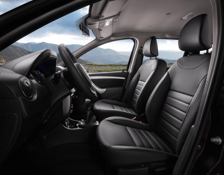 Интерьер Nissan Terrano 2016 года  (CIS) (фото 6 из 8)